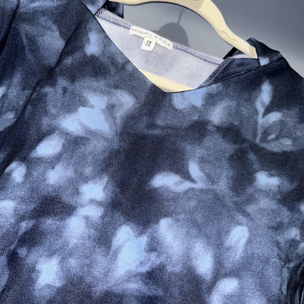 New 💥 Kendall & Kylie Tie Dye Hoodie Blue Adult Pullover Tye Dye 80’s 90’s Y2K - Picture 3 of 3
